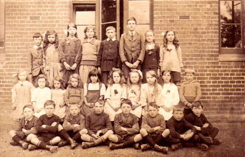 chrishall-rog-School-1918-class
