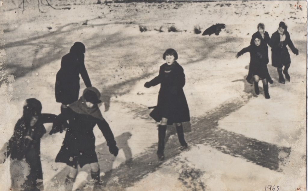 children in the snow 1963